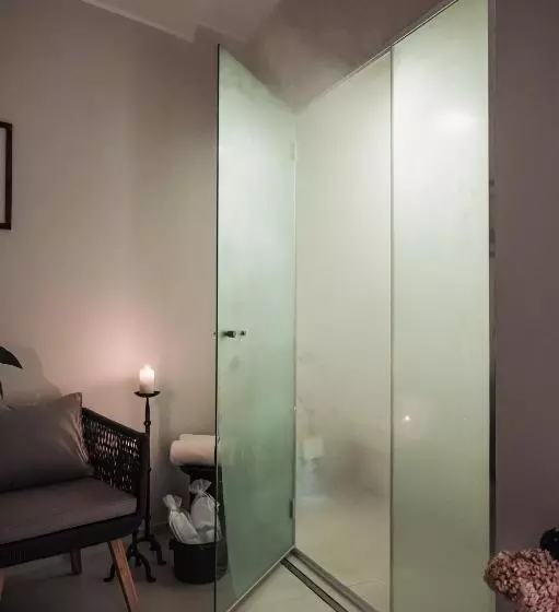 Naxi Suites