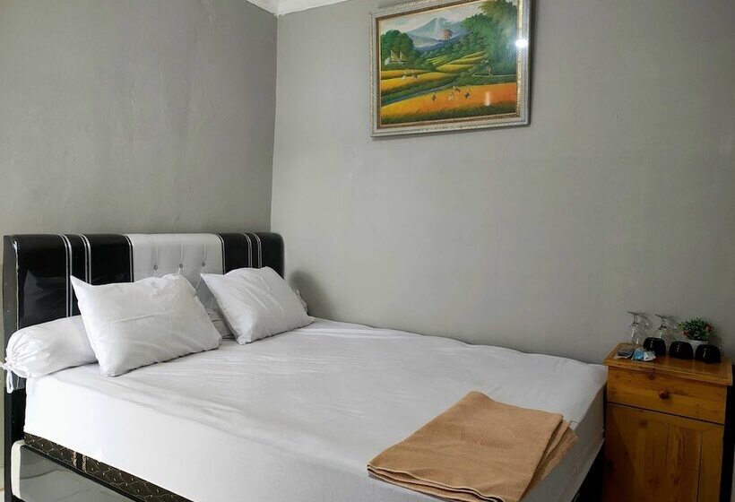 בית מלון כפרי Express O 91277 Atiq Homestay Syariah