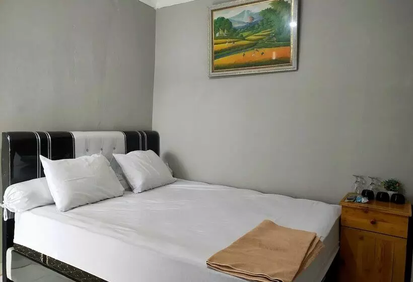 Hotelli Express O 91277 Atiq Homestay Syariah