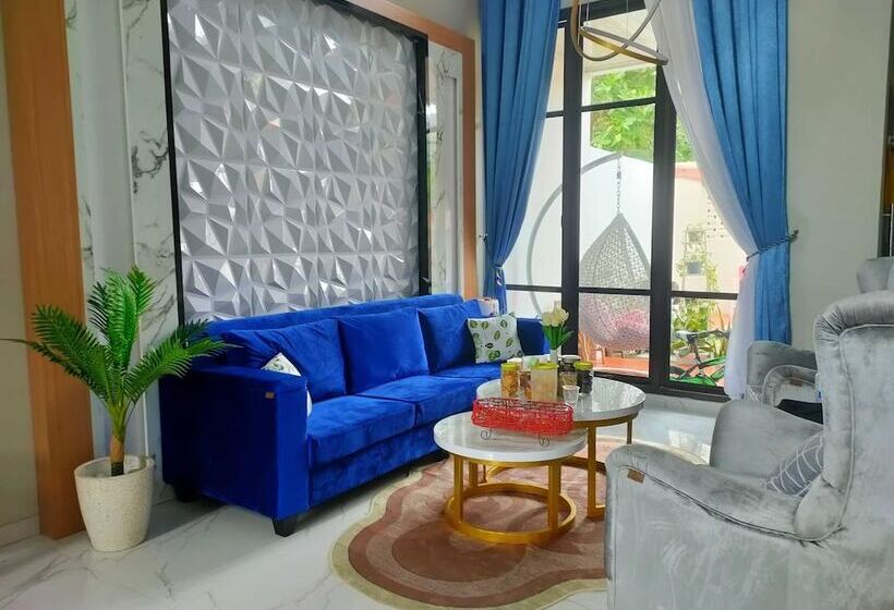 בית מלון כפרי Express O 91277 Atiq Homestay Syariah