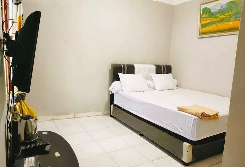 Hotelli Express O 91277 Atiq Homestay Syariah