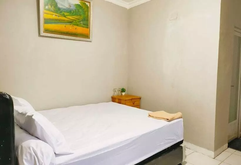 Hotelli Express O 91277 Atiq Homestay Syariah