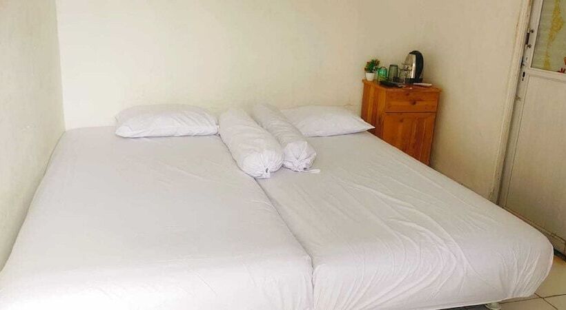 בית מלון כפרי Express O 91277 Atiq Homestay Syariah