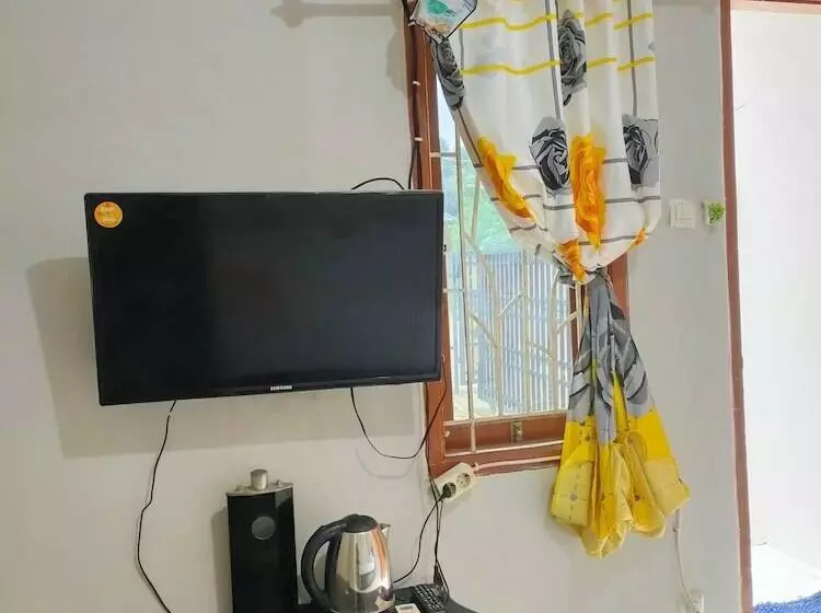 Hotelli Express O 91277 Atiq Homestay Syariah