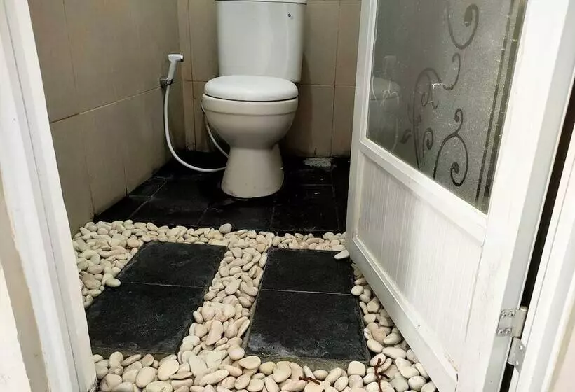 Hotelli Express O 91277 Atiq Homestay Syariah