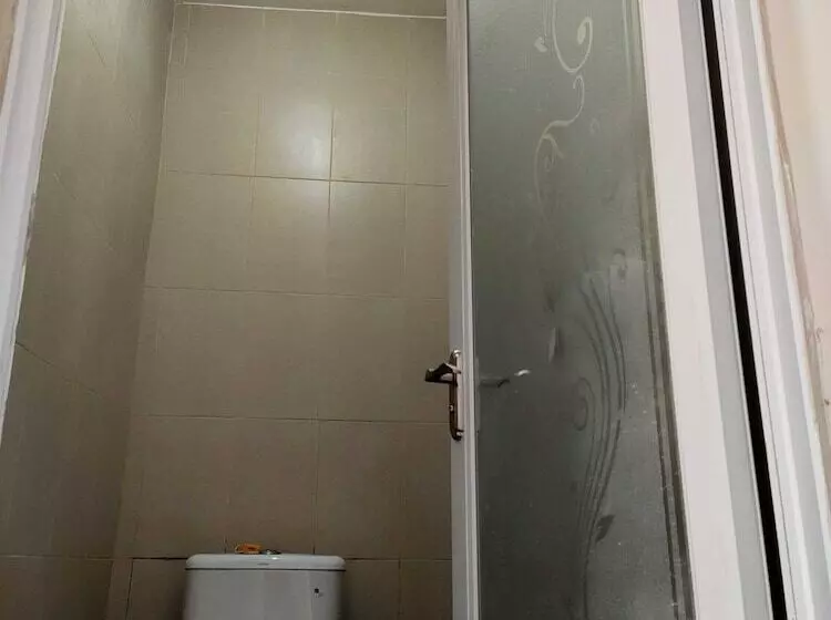 Hotelli Express O 91277 Atiq Homestay Syariah