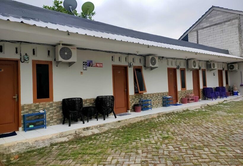 בית מלון כפרי Express O 91277 Atiq Homestay Syariah