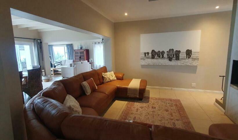 ペンション Beachview Guest Suites Port Elizabeth