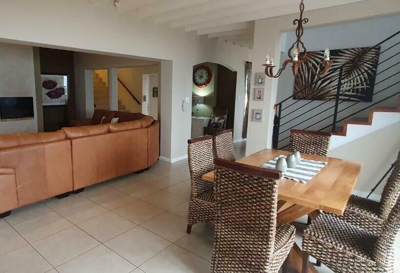 ペンション Beachview Guest Suites Port Elizabeth