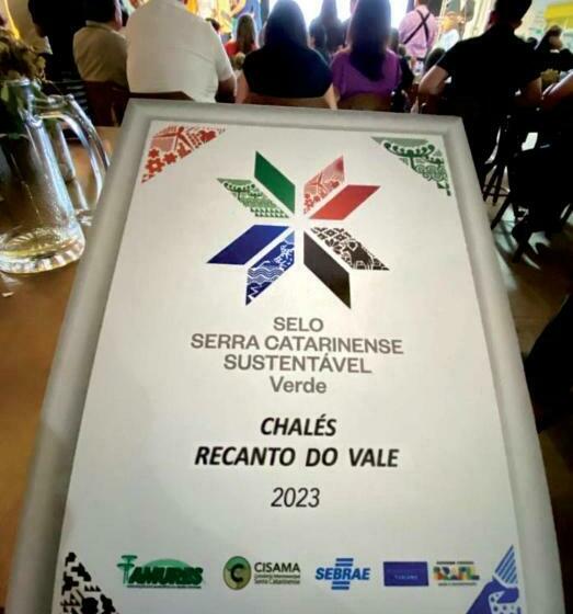 ペンション Chalés Recando Do Vale  Tiriva