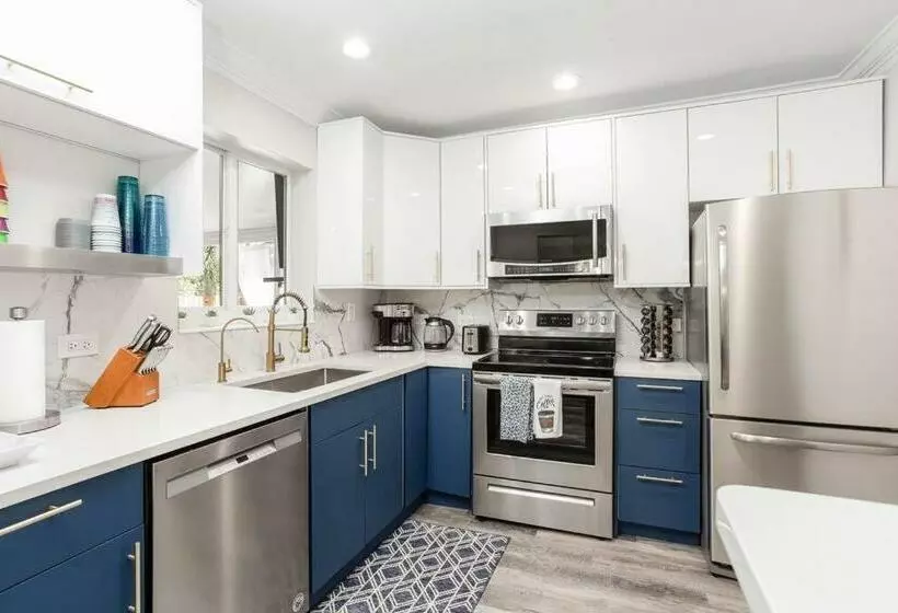 Beautiful Pompano Beach Retreat! Salt Water Pool!