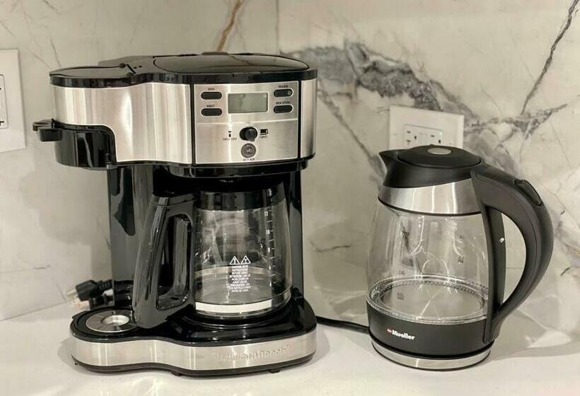 Beautiful Pompano Beach Retreat! Salt Water Pool!