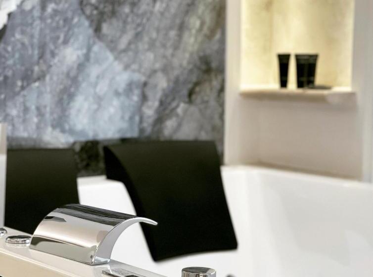 مبيت وإفطار Domus De Cinti