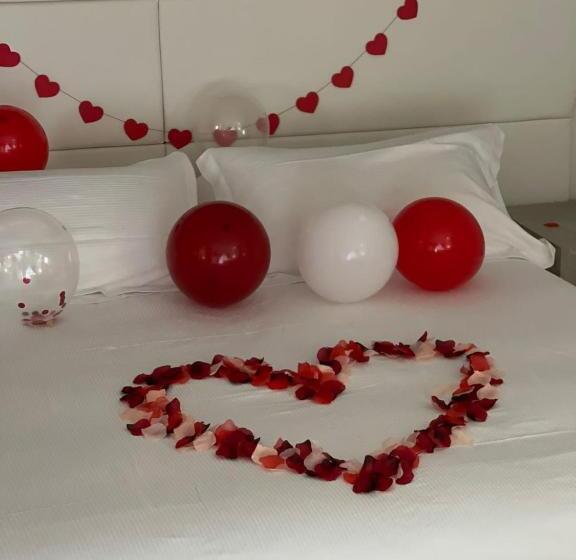 مبيت وإفطار Domus De Cinti