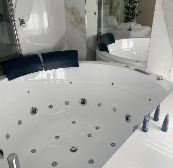 مبيت وإفطار Domus De Cinti