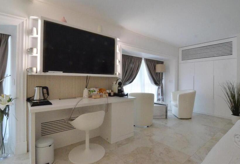 مبيت وإفطار Domus De Cinti