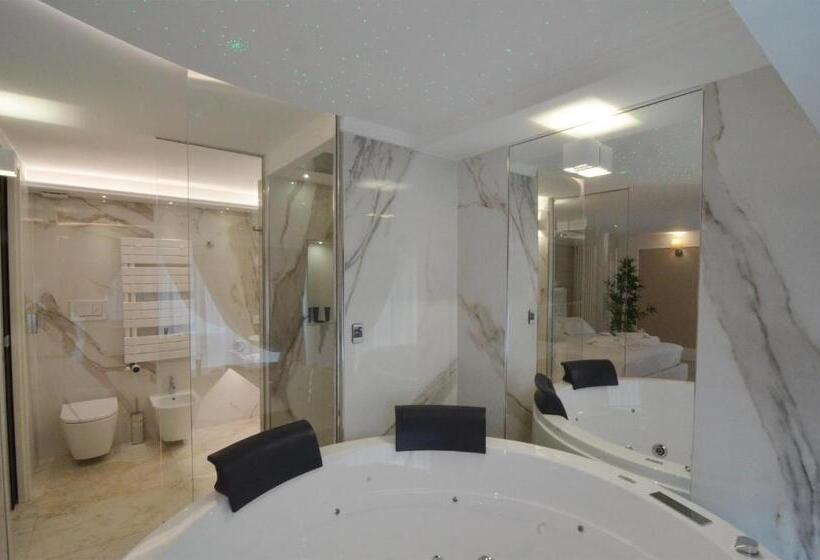 مبيت وإفطار Domus De Cinti