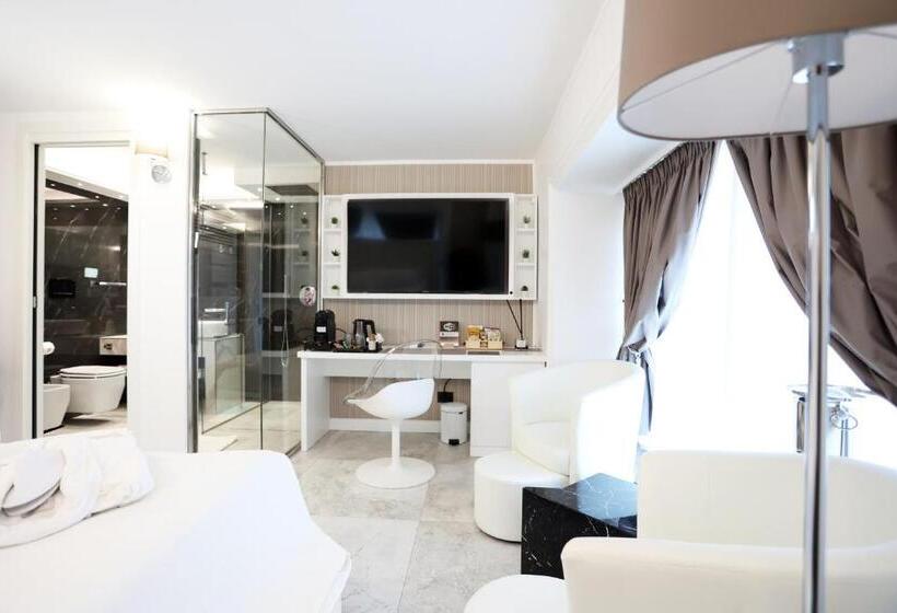 مبيت وإفطار Domus De Cinti