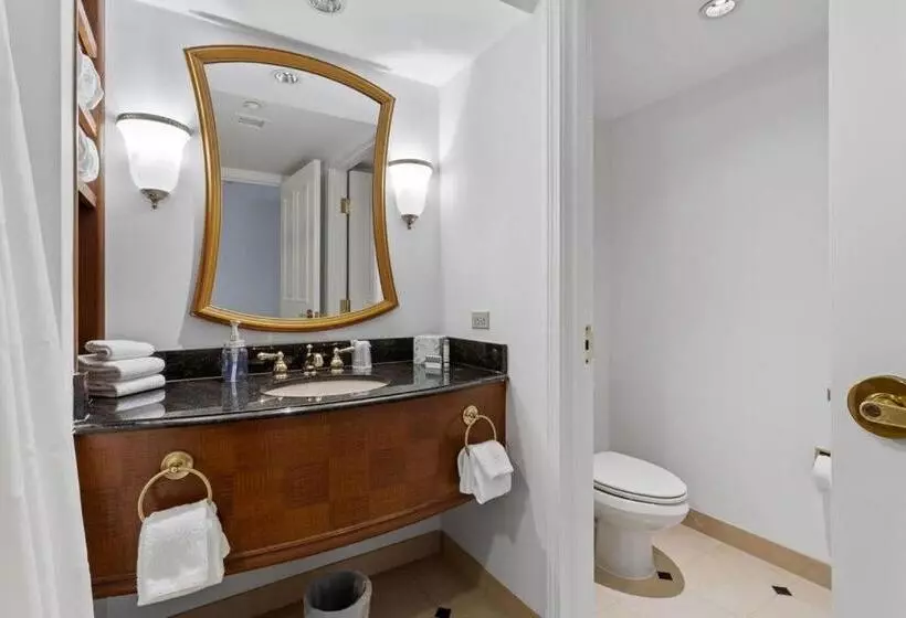 Two Adjacent Spacious Cozysuites On The Boardwalk