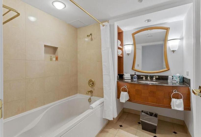 Two Adjacent Spacious Cozysuites On The Boardwalk