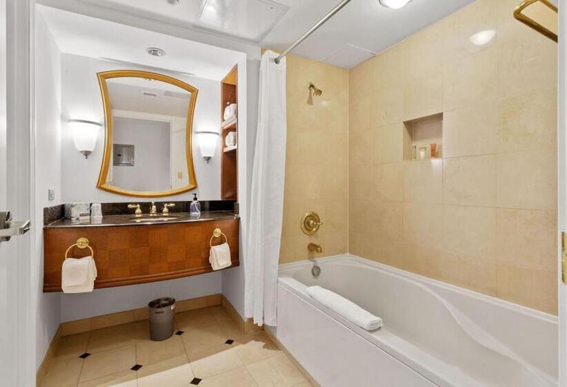 Two Adjacent Spacious Cozysuites On The Boardwalk