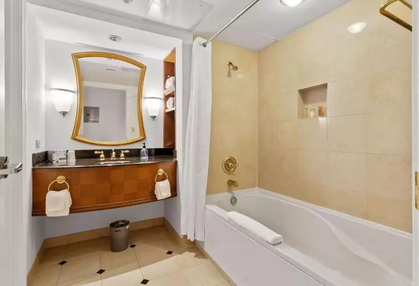 Two Adjacent Spacious Cozysuites On The Boardwalk