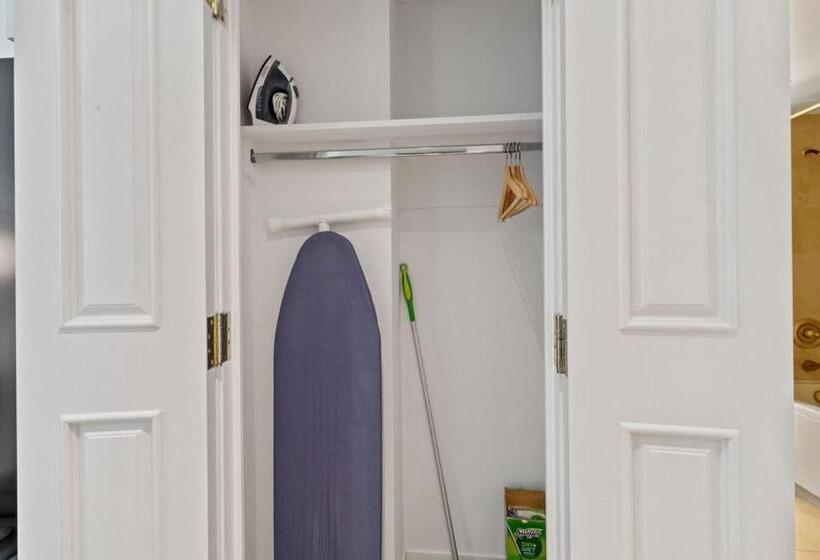 Two Adjacent Spacious Cozysuites On The Boardwalk