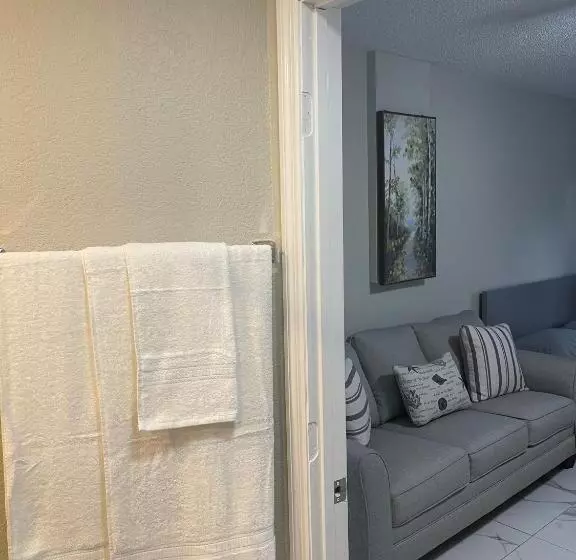 Adorable Suite In Tampa