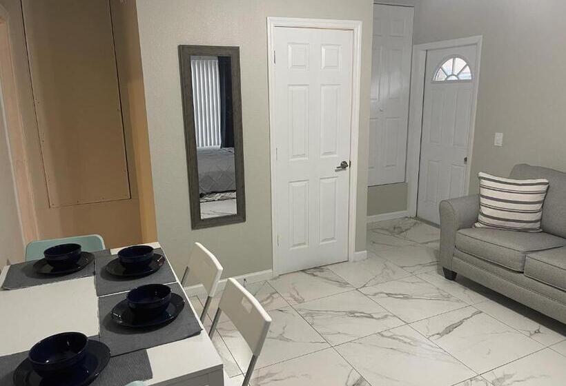 Adorable Suite In Tampa