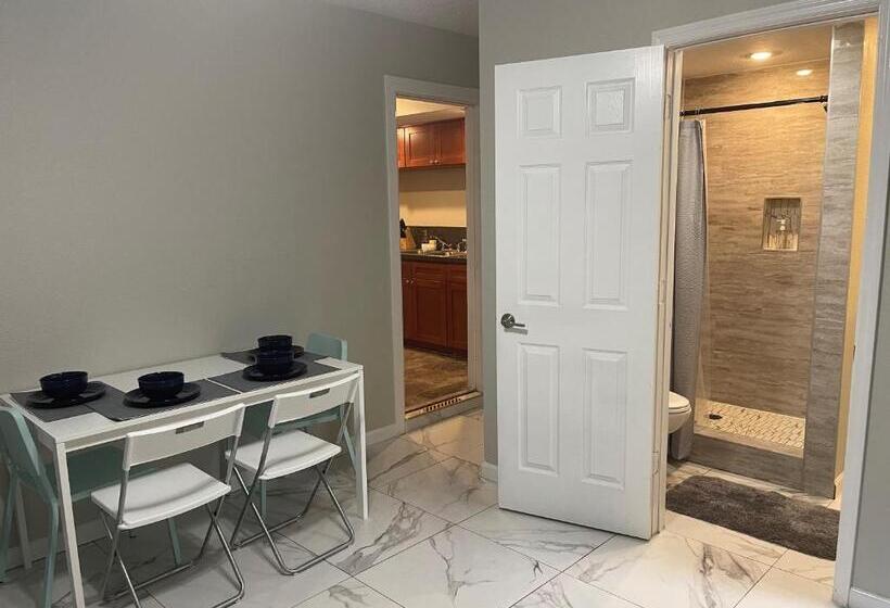 Adorable Suite In Tampa
