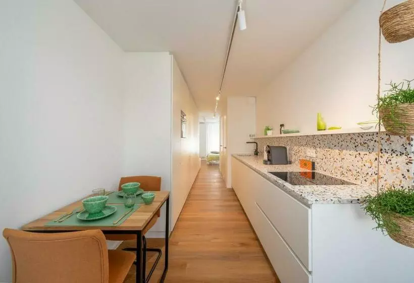 Aamiaismajoitus (B&B) Georges & Madeleine Apartments