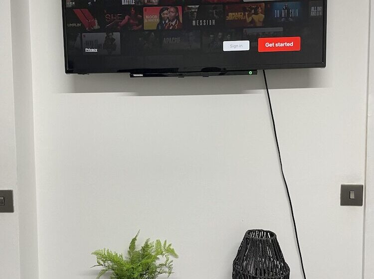 Bv Lush Studio At Queensgate Huddersfield Town Centre