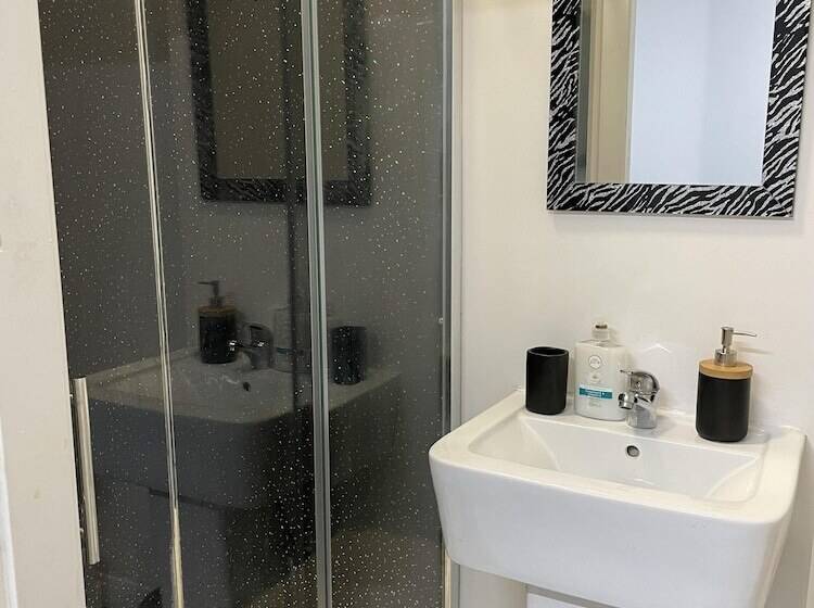 Bv Lush Studio At Queensgate Huddersfield Town Centre