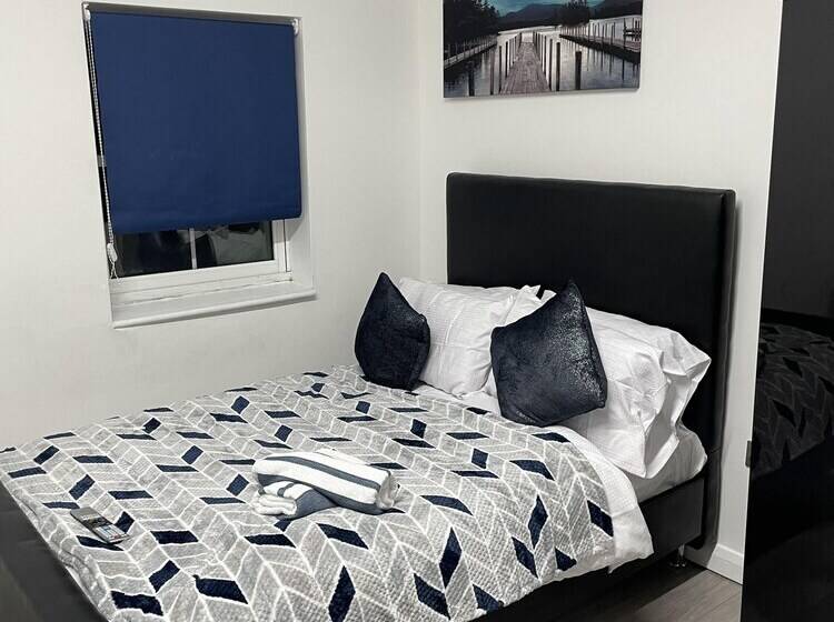 Bv Lush Studio At Queensgate Huddersfield Town Centre