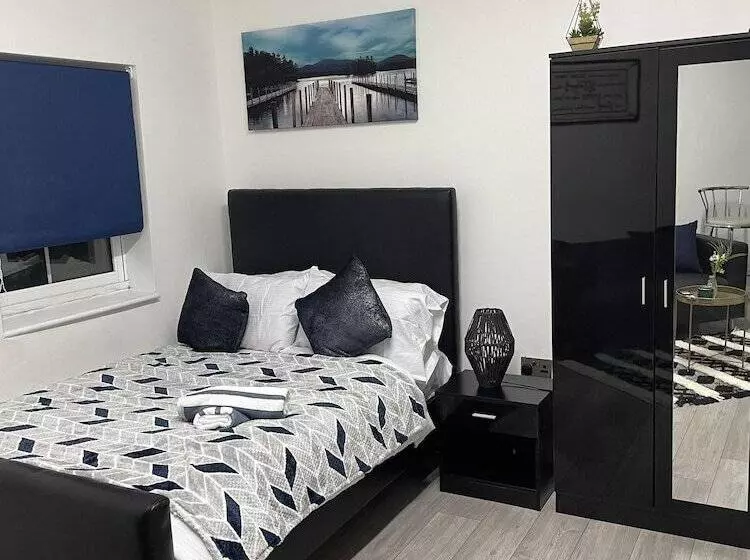 Bv Lush Studio At Queensgate Huddersfield Town Centre