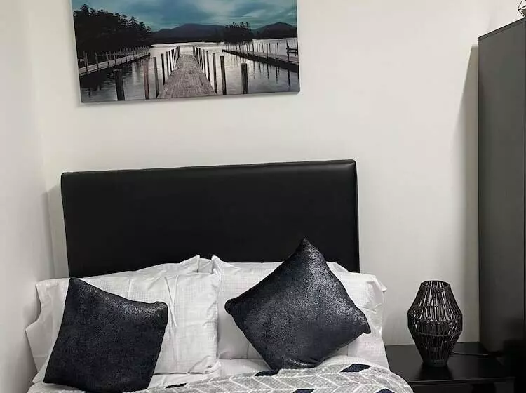 Bv Lush Studio At Queensgate Huddersfield Town Centre