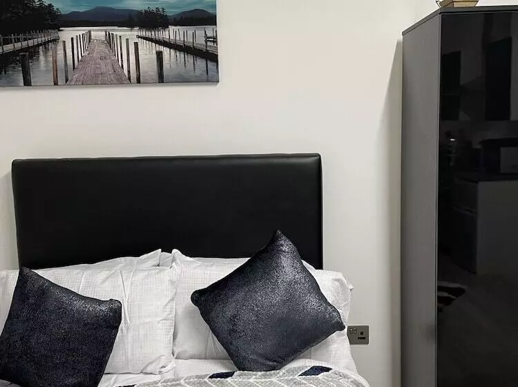 Bv Lush Studio At Queensgate Huddersfield Town Centre