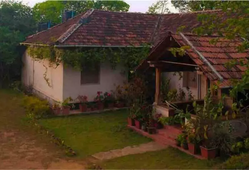 Crimson Eye Heritage Bungalow In Madikeri