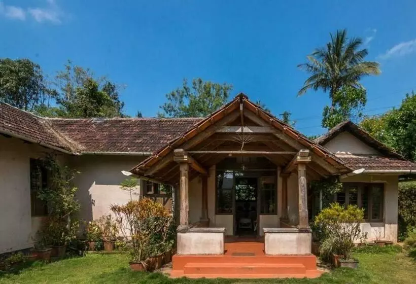 Crimson Eye Heritage Bungalow In Madikeri