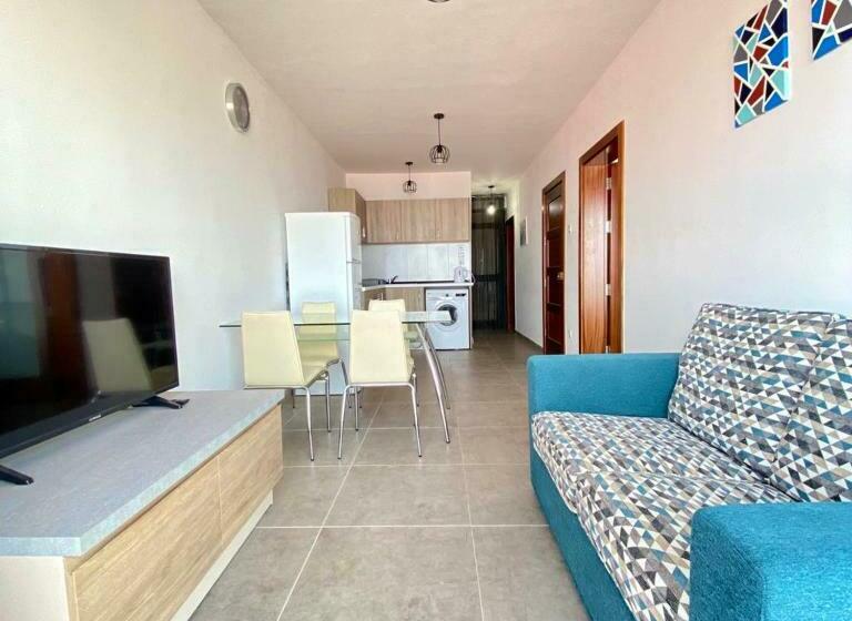 F1   Modern Two Bedrooms Flat Sea View, St Julians
