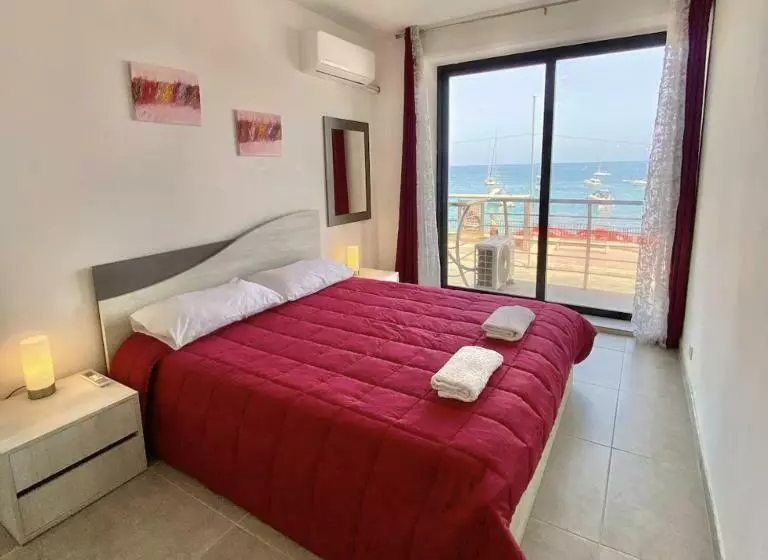 F1   Modern Two Bedrooms Flat Sea View, St Julians