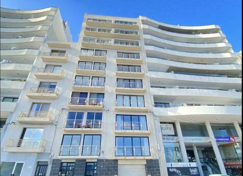 F1   Modern Two Bedrooms Flat Sea View, St Julians