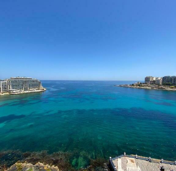 F1   Modern Two Bedrooms Flat Sea View, St Julians