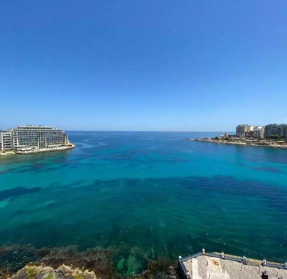 F1   Modern Two Bedrooms Flat Sea View, St Julians