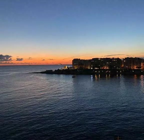 F1   Modern Two Bedrooms Flat Sea View, St Julians