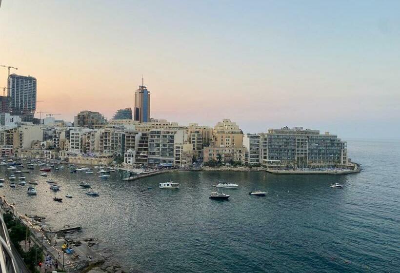 F1   Modern Two Bedrooms Flat Sea View, St Julians