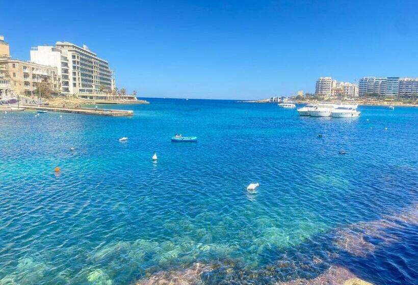 F1   Modern Two Bedrooms Flat Sea View, St Julians