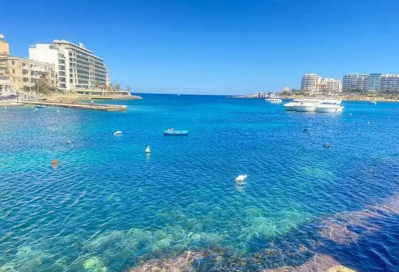 F1   Modern Two Bedrooms Flat Sea View, St Julians