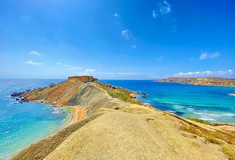 F1   Modern Two Bedrooms Flat Sea View, St Julians