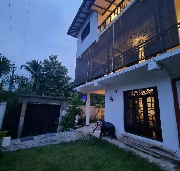 ペンション Neenfea Residence